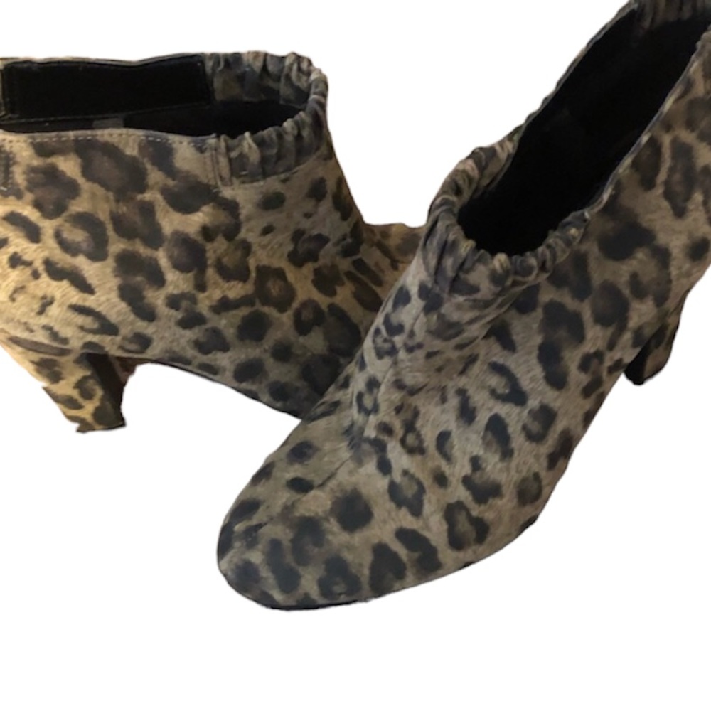 Woman’s Sam & Libby fall animal print slip on fur pump booties